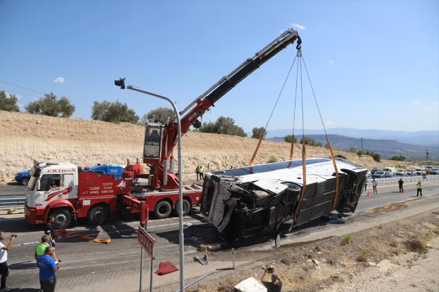Mersin'de Feci Kaza: Tır Otobüse Çarptı, Can Kaybı Arttı