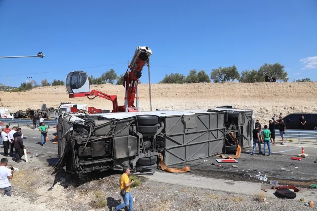 Mersin'de Feci Kaza: Tır Otobüse Çarptı, Can Kaybı Arttı