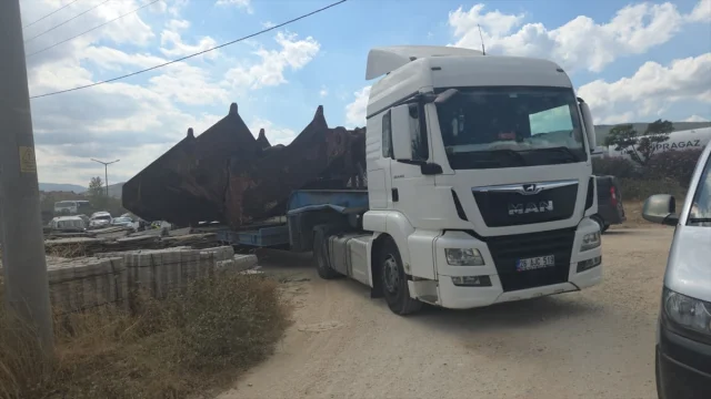 Bursa'da Trafik Kazası Yolcu Otobüsünü Tehlikeye Attı