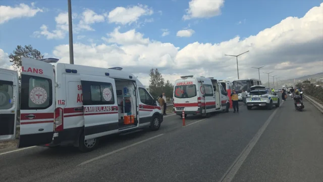 Bursa'da Trafik Kazası Yolcu Otobüsünü Tehlikeye Attı