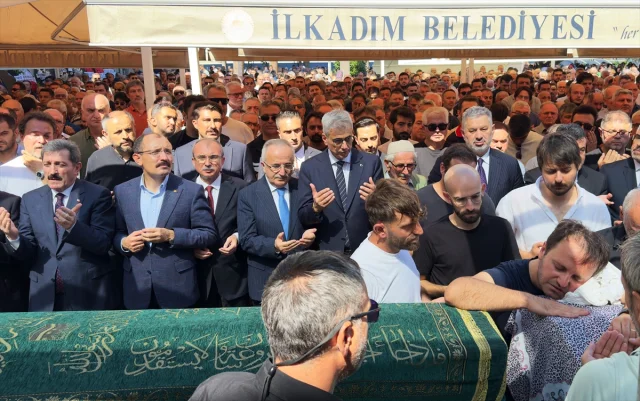 Bakan Memişoğlu Samsun'da Anne ve Oğlunun Cenazesine Katıldı