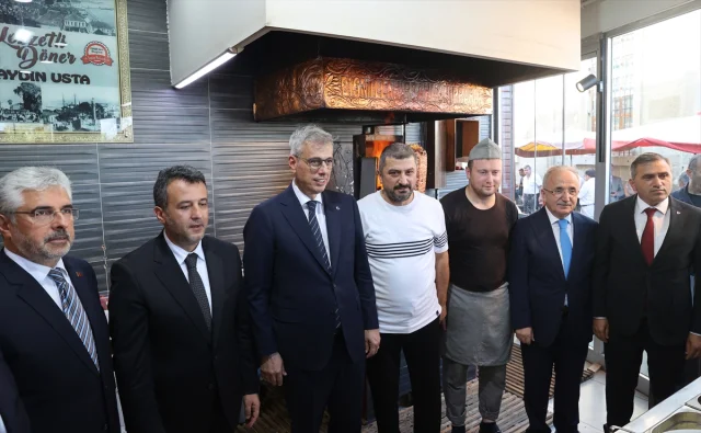 Bakan Memişoğlu Samsun'da Anne ve Oğlunun Cenazesine Katıldı