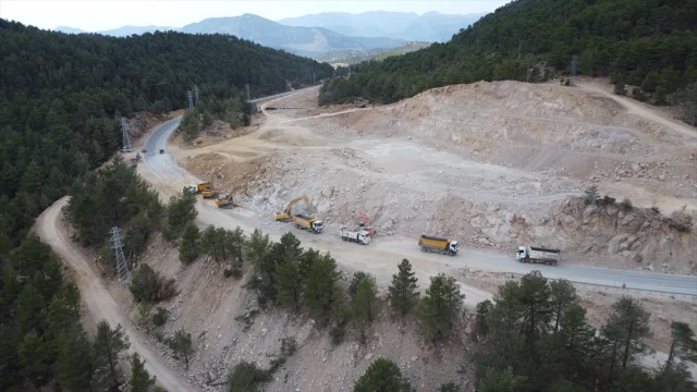 Antalya-Konya Yolu Trafik Kaosuna Döndü: Çalışmalar Ne Zaman Sona Erecek?