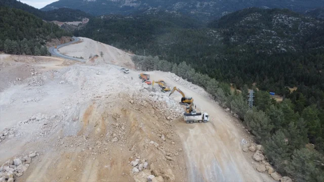 Antalya-Konya Yolu Trafik Kaosuna Döndü: Çalışmalar Ne Zaman Sona Erecek?