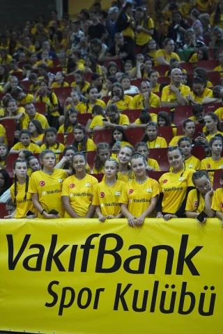 VakıfBank'tan Bosna Hersek Voleyboluna Büyük Destek