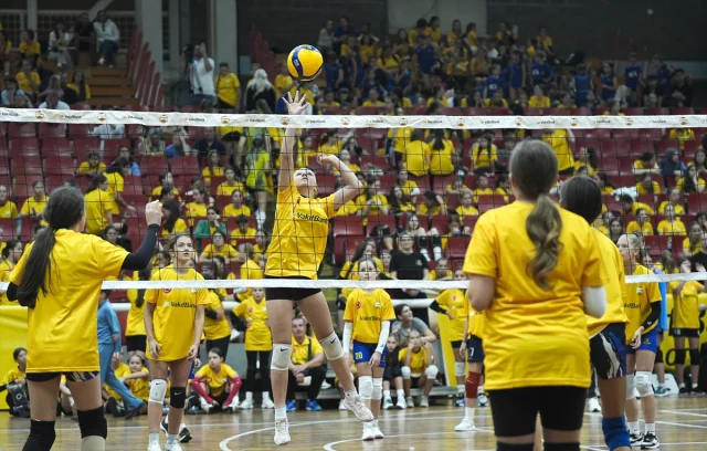 VakıfBank'tan Bosna Hersek Voleyboluna Büyük Destek
