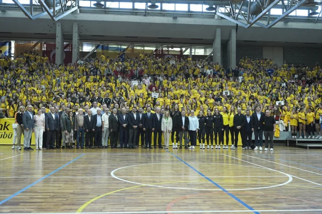 VakıfBank'tan Bosna Hersek Voleyboluna Büyük Destek