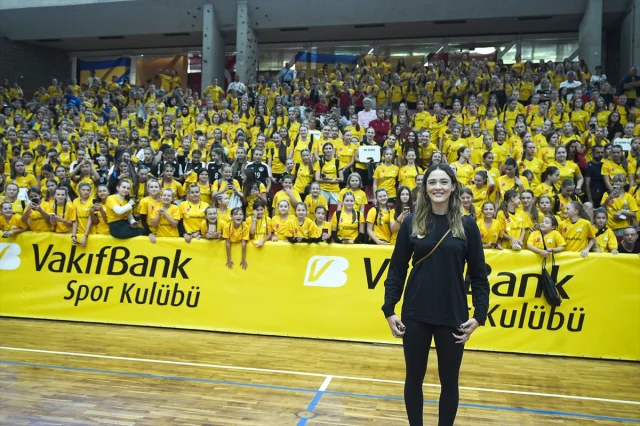 VakıfBank'tan Bosna Hersek Voleyboluna Büyük Destek