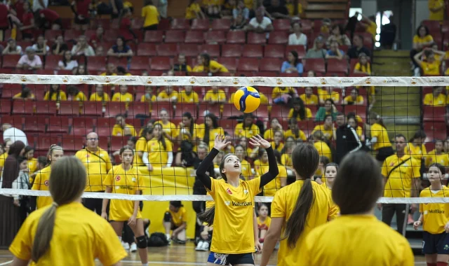 VakıfBank'tan Bosna Hersek Voleyboluna Büyük Destek