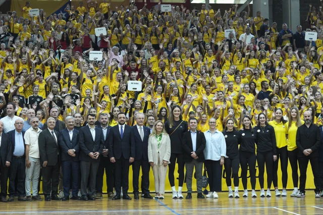 VakıfBank'tan Bosna Hersek Voleyboluna Büyük Destek