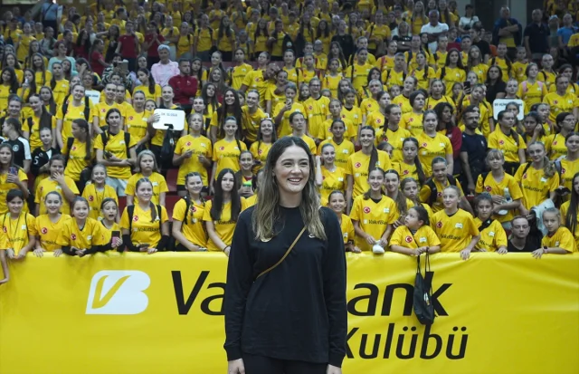 VakıfBank'tan Bosna Hersek Voleyboluna Büyük Destek