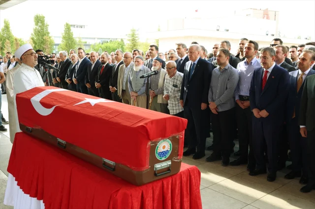 Cumhurbaşkanı Erdoğan, Başdanışmanı Hamdi Kılıç'ın Cenazesine Katılırken Duygulandı