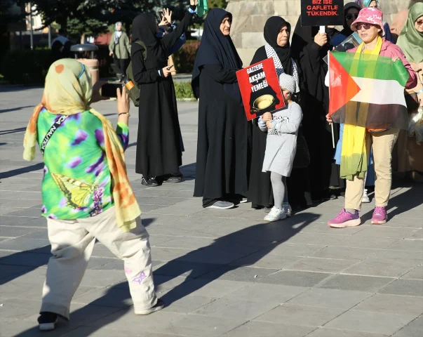 Erzurum'da Sağlık Çalışanlarından Gazze İçin 96 Hafta Süren Destansı Yürüyüş