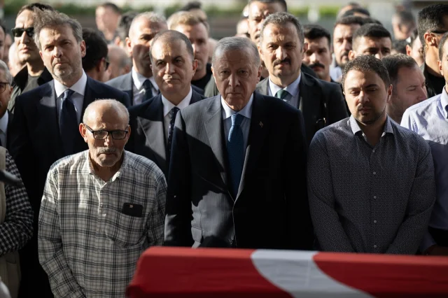 Cumhurbaşkanı Erdoğan, Başdanışmanı Hamdi Kılıç'ın Cenazesine Katılırken Duygulandı