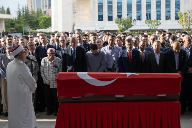 Cumhurbaşkanı Erdoğan, Başdanışmanı Hamdi Kılıç'ın Cenazesine Katılırken Duygulandı