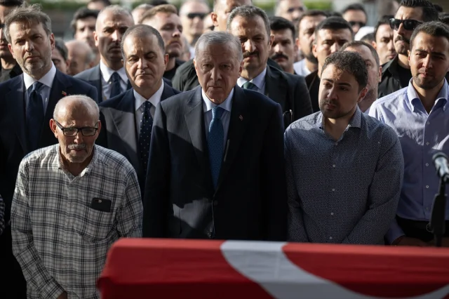 Cumhurbaşkanı Erdoğan, Başdanışmanı Hamdi Kılıç'ın Cenazesine Katılırken Duygulandı