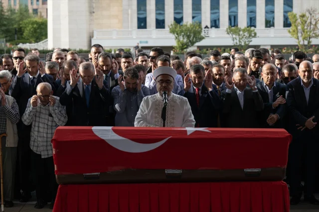 Cumhurbaşkanı Erdoğan, Başdanışmanı Hamdi Kılıç'ın Cenazesine Katılırken Duygulandı