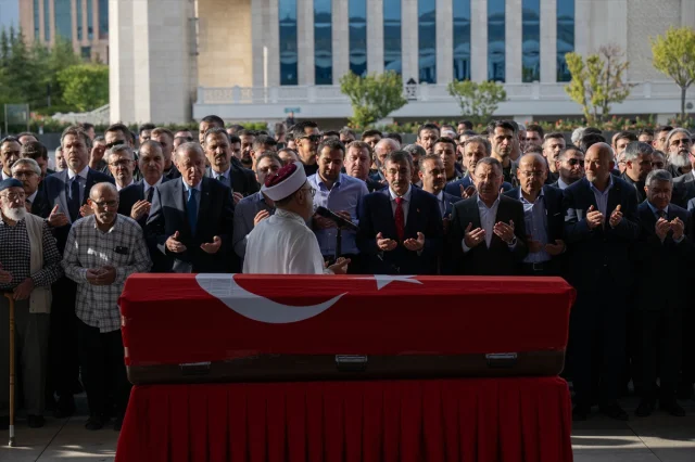 Cumhurbaşkanı Erdoğan, Başdanışmanı Hamdi Kılıç'ın Cenazesine Katılırken Duygulandı