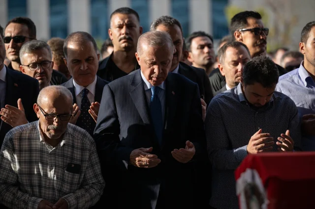 Cumhurbaşkanı Erdoğan, Başdanışmanı Hamdi Kılıç'ın Cenazesine Katılırken Duygulandı