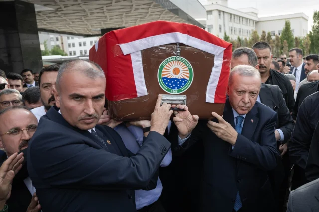 Cumhurbaşkanı Erdoğan, Başdanışmanı Hamdi Kılıç'ın Cenazesine Katılırken Duygulandı