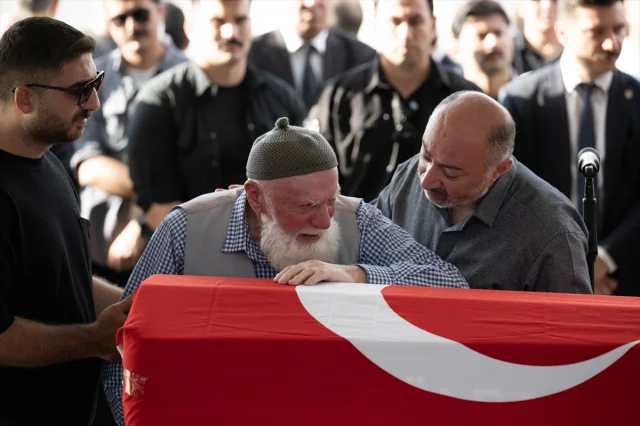 Cumhurbaşkanı Erdoğan, Başdanışmanı Hamdi Kılıç'ın Cenazesine Katılırken Duygulandı