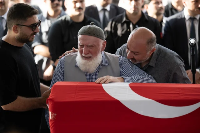 Cumhurbaşkanı Erdoğan, Başdanışmanı Hamdi Kılıç'ın Cenazesine Katılırken Duygulandı