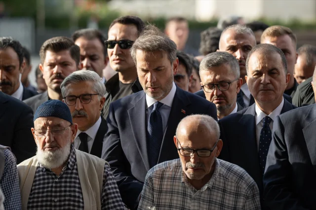 Cumhurbaşkanı Erdoğan, Başdanışmanı Hamdi Kılıç'ın Cenazesine Katılırken Duygulandı