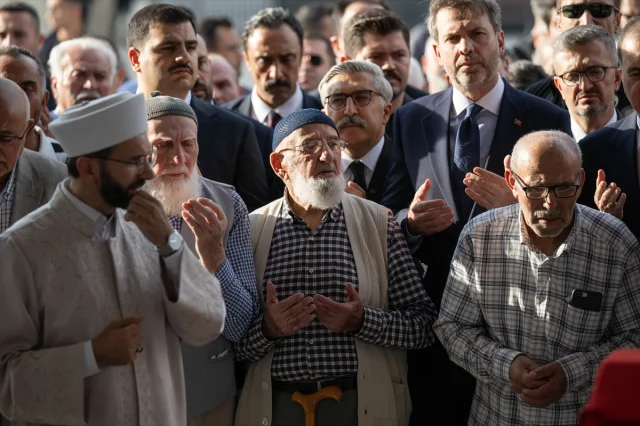 Cumhurbaşkanı Erdoğan, Başdanışmanı Hamdi Kılıç'ın Cenazesine Katılırken Duygulandı