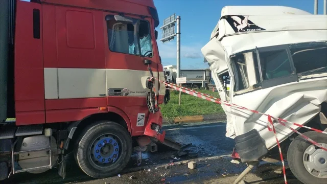 Trabzon'da Trafik Kazası Panik Yarattı: 14 Kişi Yaralandı
