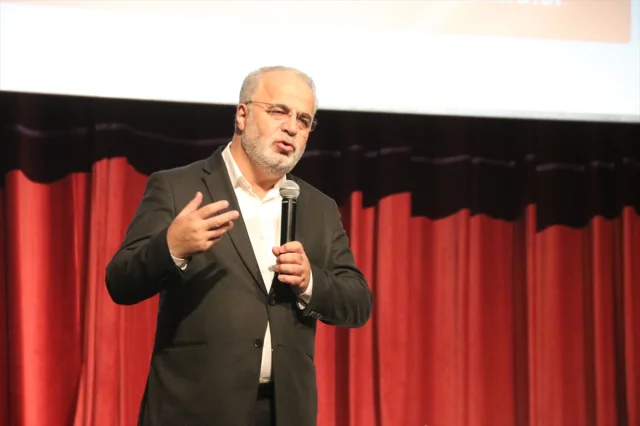Malatya'da Aile ve Maddiyat Üzerine Çarpıcı Konferans: Tehlikeler Neler?