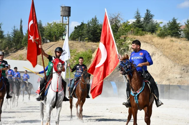 Söğüt'te Unutulmaz Cirit Müsabakaları: Ertuğrul Gazi Anması Coşkuyla Geçti