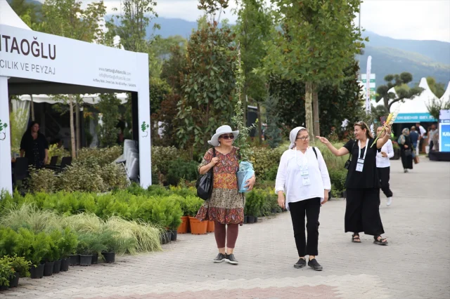 Sakarya Süs Bitkileri Fuarı Büyülemeye Devam Ediyor
