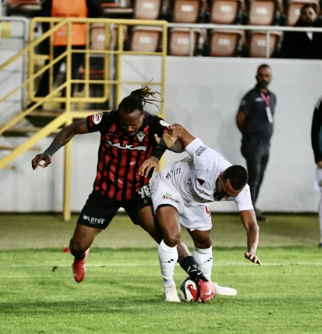 Arca Çorum FK ve İmaj Altyapı Vanspor Karşılaşmasında Gol Sesi Çıkmadı