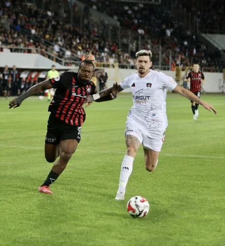 Arca Çorum FK ve İmaj Altyapı Vanspor Karşılaşmasında Gol Sesi Çıkmadı