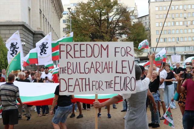 Bulgaristan'da Avroya Geçişe Karşı Bomba Protesto: Neler Oluyor?