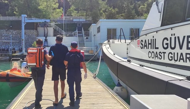 Fethiye'de Gezi Teknesinde Beklenmedik Olay: Yolcunun Sağlık Durumu Merak Ediliyor