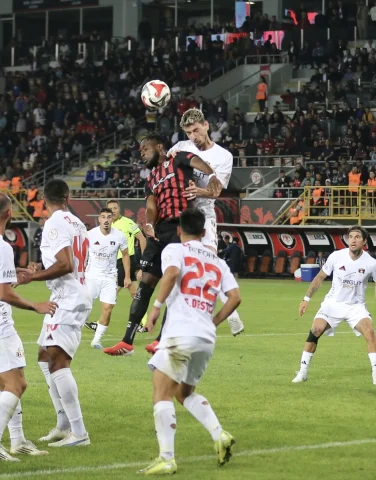 Arca Çorum FK ve İmaj Altyapı Vanspor Karşılaşmasında Gol Sesi Çıkmadı