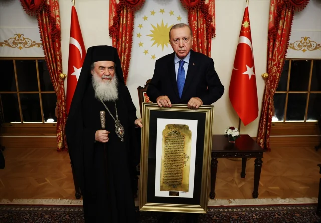 Cumhurbaşkanı Erdoğan ve Kudüs Patriği İstanbul'da Bir Araya Geldi