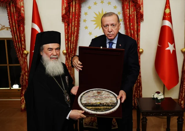 Cumhurbaşkanı Erdoğan ve Kudüs Patriği İstanbul'da Bir Araya Geldi