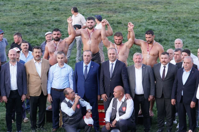 Erkan Taş'tan Çorum'da Zafer: Yağlı Güreş Festivali'nde Fırtına Gibi Esti