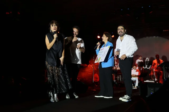 Efsane İsimler İstanbul'da Coşkulu Konserle Buluştu