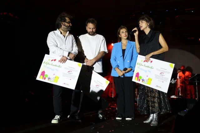 Efsane İsimler İstanbul'da Coşkulu Konserle Buluştu