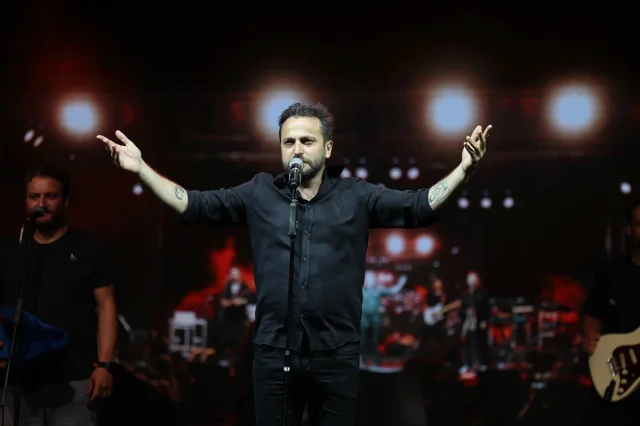 Efsane İsimler İstanbul'da Coşkulu Konserle Buluştu