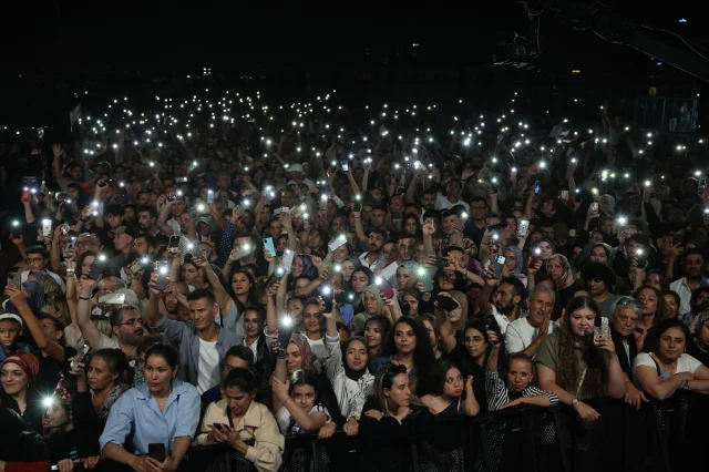 Efsane İsimler İstanbul'da Coşkulu Konserle Buluştu
