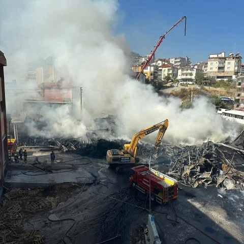 Konya'da Silah Fabrikasında Korkutan Yangın: Ayrıntılar Orta...