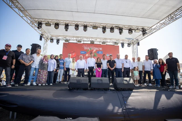 Sakarya'da Çilek Festivali Coşku Dolu Anlara Sahne Oldu