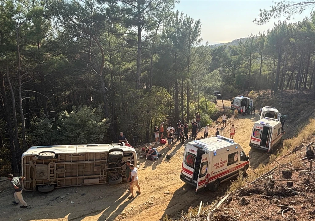 Kazdağları'nda Tur Minibüsü Devrildi: Turistlerin Kabusu