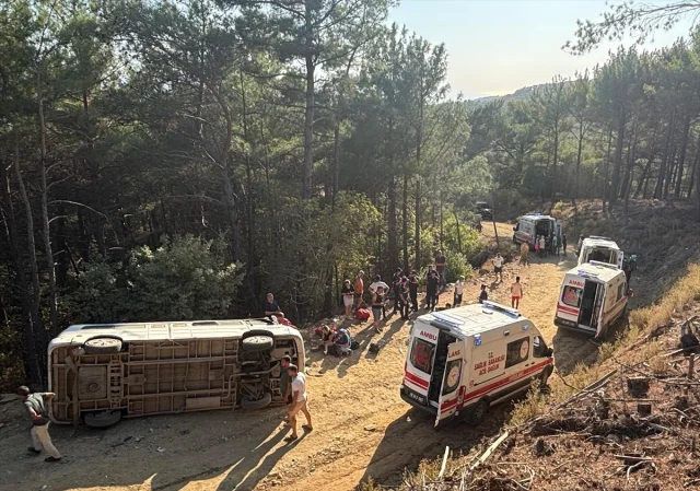 Kazdağları'nda Tur Minibüsü Devrildi: Turistlerin Kabusu
