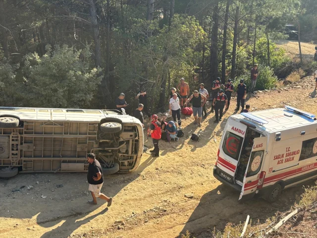 Kazdağları'nda Tur Minibüsü Devrildi: Turistlerin Kabusu