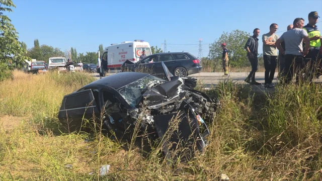 Bursa'da Şok Kaza! İki Otomobil Çarpıştı, Dört Yaralı